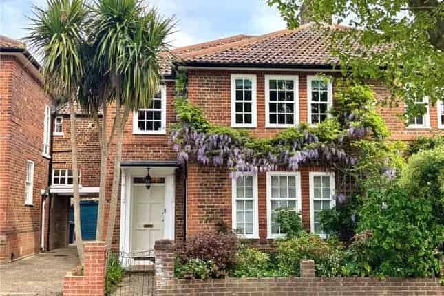 Four Bedroom House For Sale in Fortis Green Conservation Area