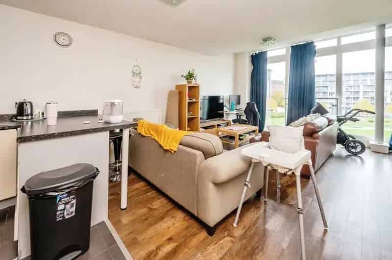 Two Bedroom Apartment Park Central Allocated Parking Balcony