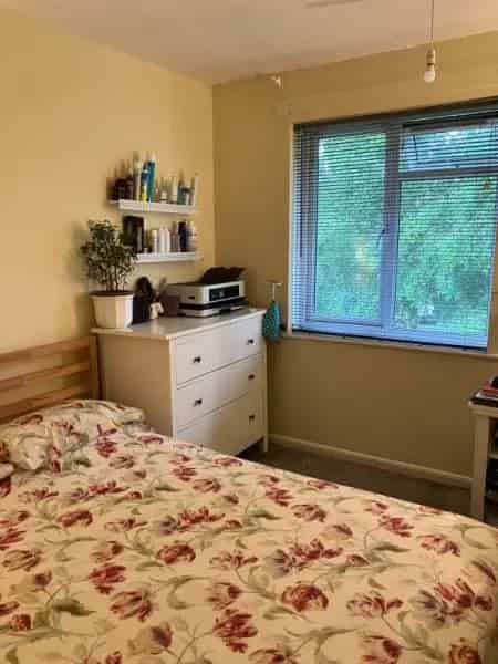 First Floor Flat Double Bedroom Good Sized Kitchen Communal Gardens