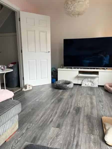 Two Double Bedroom Mid Terrace House with Driveway and Garden