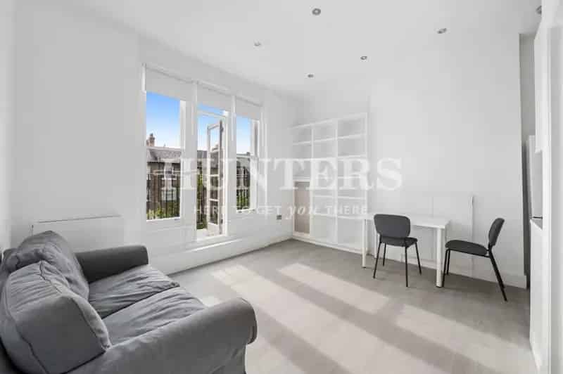 1 bedroom Flat
 To Let 
Total Size: 327 SQ FT
