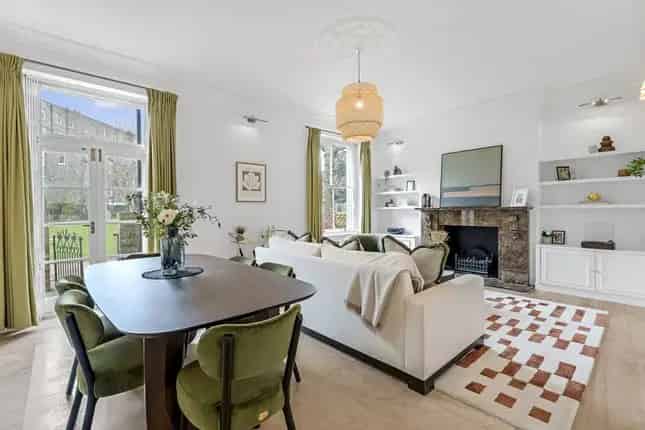 Flat for Sale in Warrington Crescent, London W9