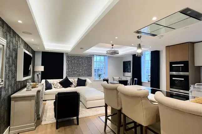 Flat for sale in Richmond Hill, Richmond TW10