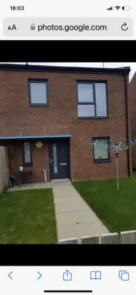 3 Double Bedrooms House with Massive Dining Kitchen and Driveway