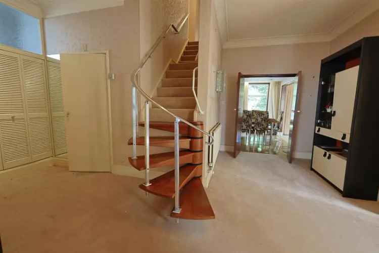 5 Bedroom Detached House to Rent