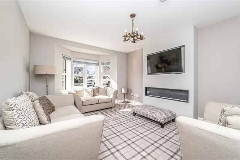 4 Bed Detached House Semi Rural Location