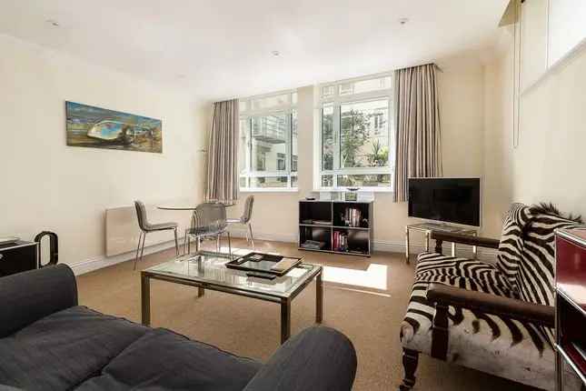 3-Bedroom Flat for Sale in London WC2N