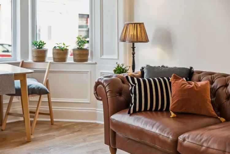 Luxury 1-Bedroom Apartment Glasgow South Side Near Queens Park