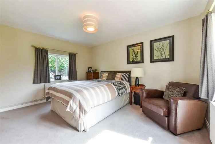 4 Bedroom Thatched House for Sale