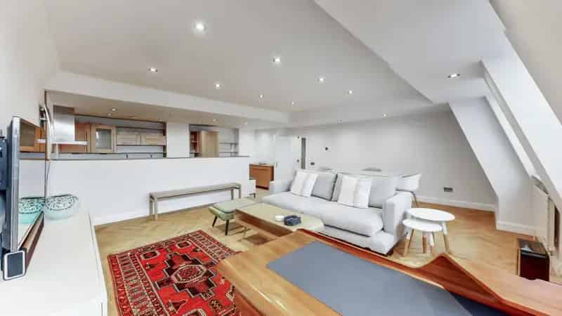 2 Bedroom Flat House to Rent