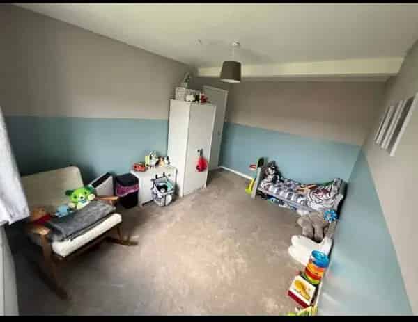 Two Double Bedroom House Near Shops and Schools