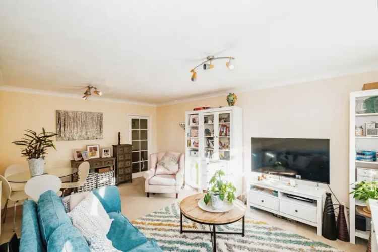 Two Double Bedroom Apartment Broadwater South Facing Balcony Garage Parking