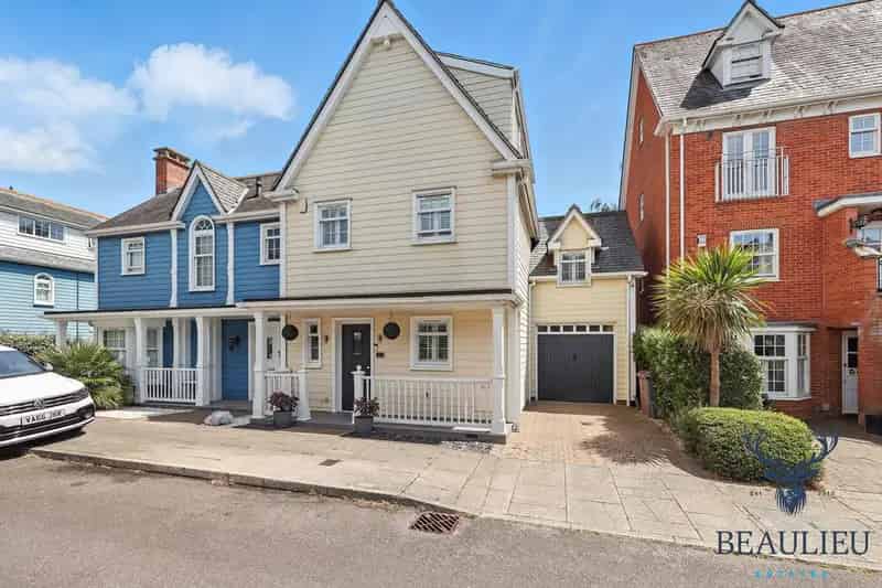 4 Bedroom Semi-Detached House for Sale