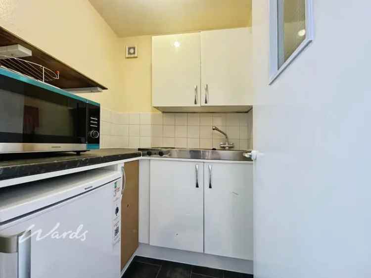 Studio to Rent Near Town Centre
