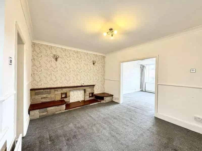 2 Bed House For Sale Near Town Centre