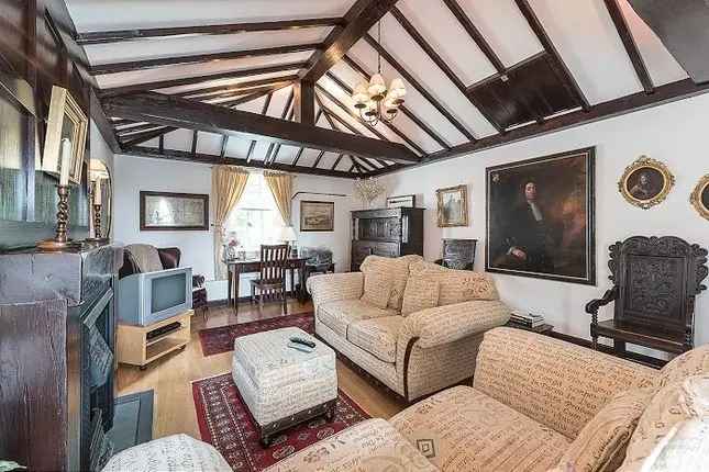 3 Bedroom Cottage Hampstead Village London NW3 December 2024 - June 2025