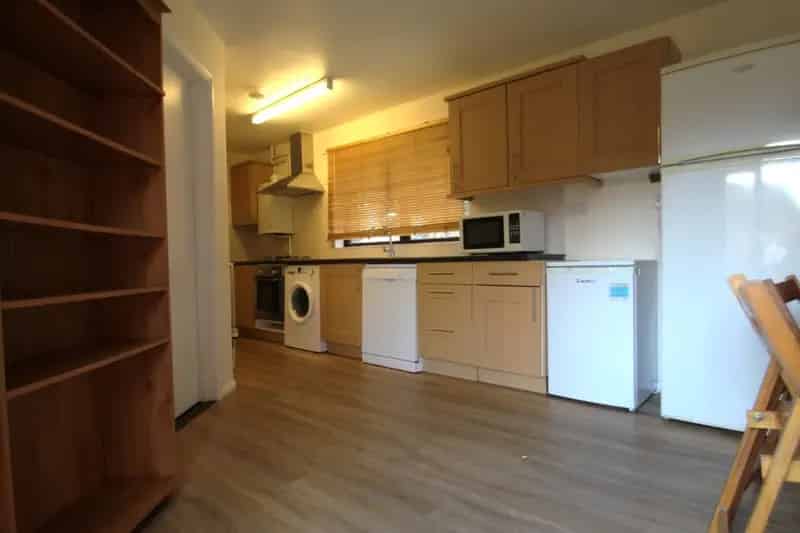 3 Bedroom Flat To Rent Available July 30 2025