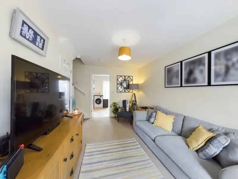 2 Bedroom House with 2 En-suite Bathrooms For Sale