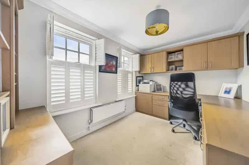 5 Bedroom Detached House with Health Club Access