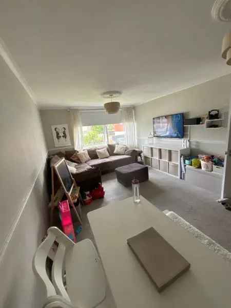 Flat For Rent in Reigate and Banstead, England