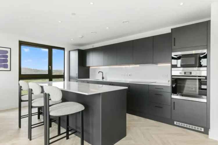 3 Bedroom Penthouse Apartment with Roof Terrace and City Views