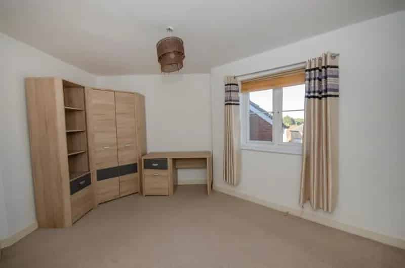 2 Bed Flat for Sale - Upper Floor, No Onward Chain