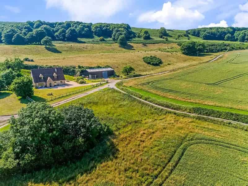 5 Bedroom House with 10 Acres and Breathtaking Views