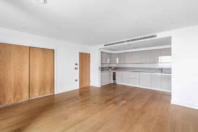 Luxury 3-Bed Apartment Holland Park W11 - 1207 sqft