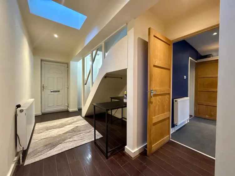 3 Bedroom End of Terrace House to Rent in Chapel House Estate