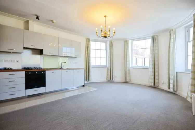 2 Bed Flat with Allocated Parking and Modern Kitchen
