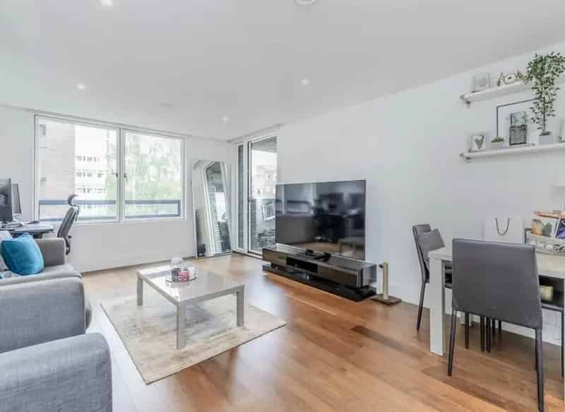 Modern One Bedroom Apartment with Balcony and Concierge