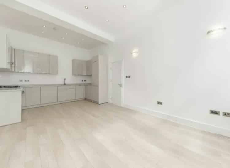 2 Bed 2 Bath Flat Wandsworth Road Refurbished Modern Features Two Balconies
