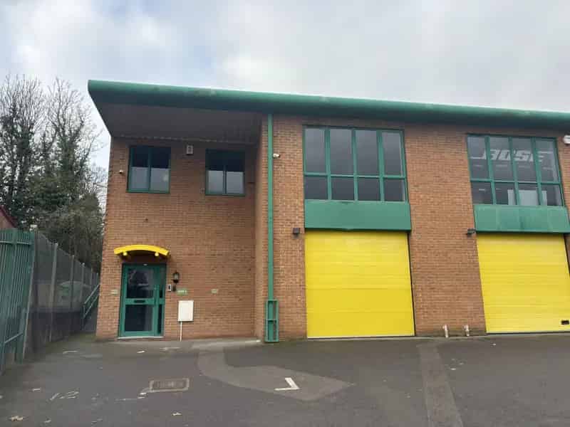 Refurbished Business Unit Maidenhead 3 Phase Power Air Con CCTV Parking