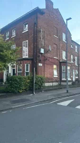 One Bedroom Ground Floor Flat Manchester - Pets Allowed
