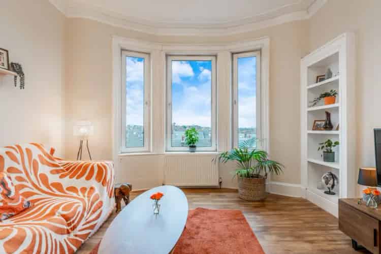 Top Floor Flat in Muirend - Turnkey Living