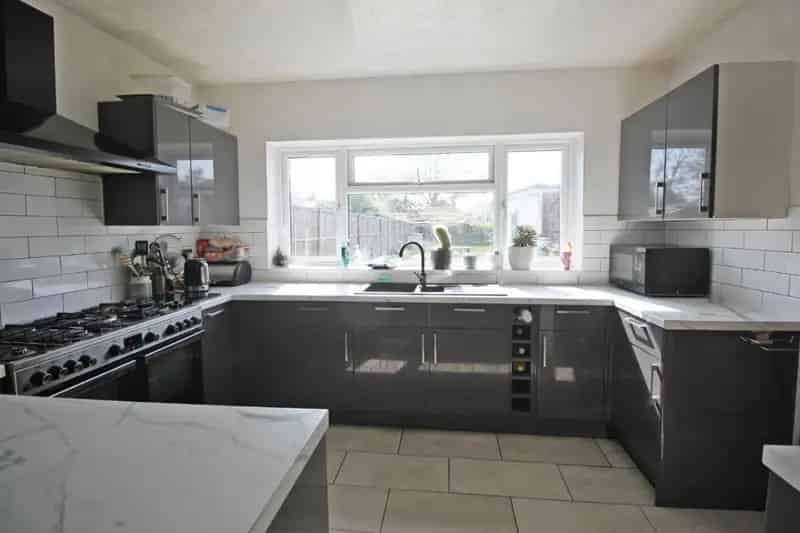 3 Bed Detached House for Sale in Netley Abbey