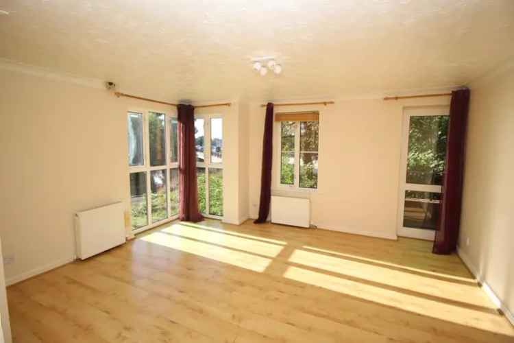 2 Bedroom Apartment Sovereigns Quay River View