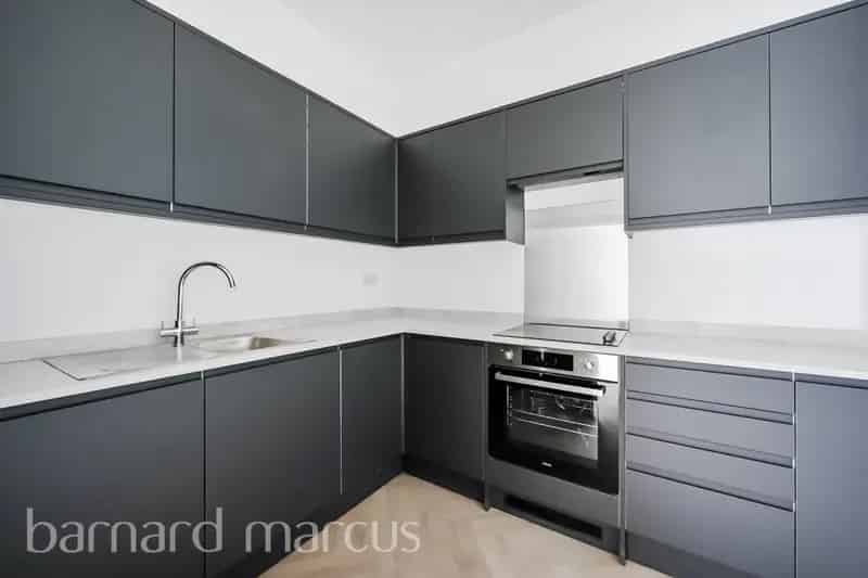 Newly Converted Flat Near East Croydon Station