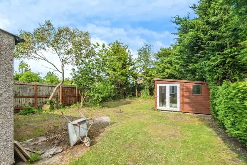 3 Bedroom Detached Bungalow in Rodbourne Cheney Swindon