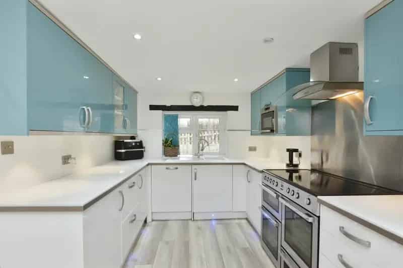 Charming 3-Bedroom Stone Cottage with Garage and Parking