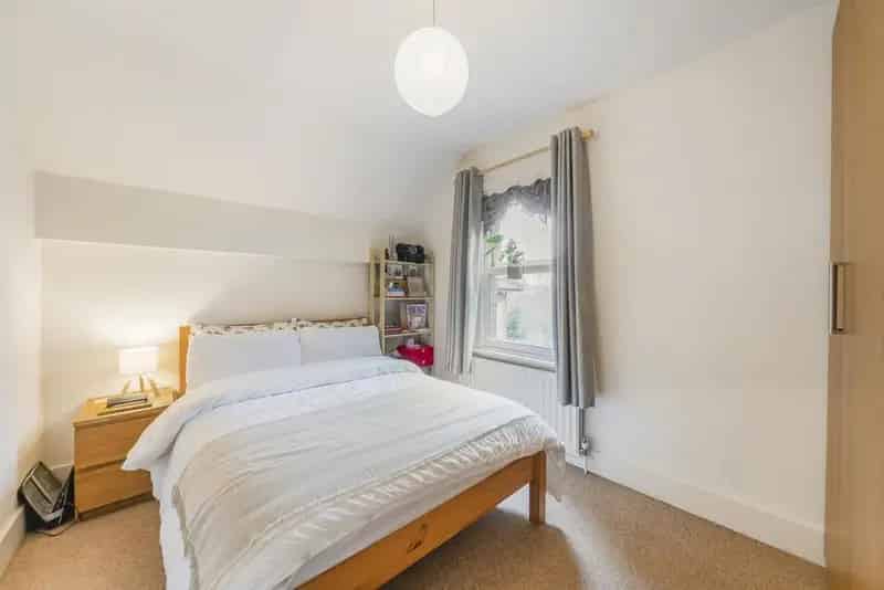 Two Double Bedroom Flat near Tooting Bec Common
