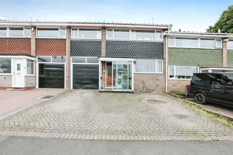 Four Bedroom Terraced House - Needs Some Improvements