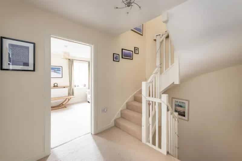 4 Bed House for Sale Stunning Views Family Home Garage Parking