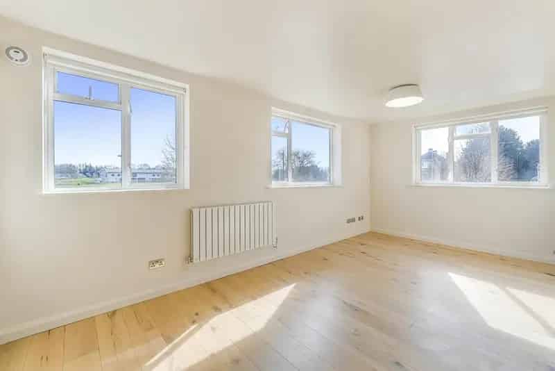 2-Bedroom Flat near River Thames Chiswick Station