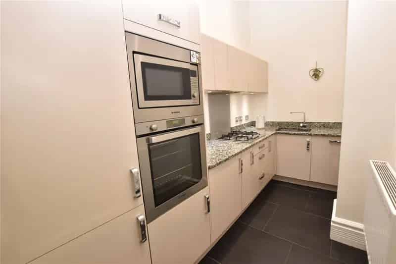 Spacious 2-Bed Ground Floor Apartment with En Suite and Parking