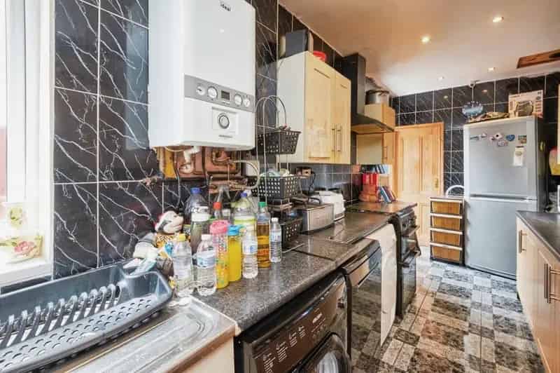3 4 Bedroom Aston House Close to Amenities and Schools