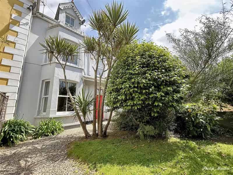 5 Bedroom Townhouse with Cathedral Views For Sale