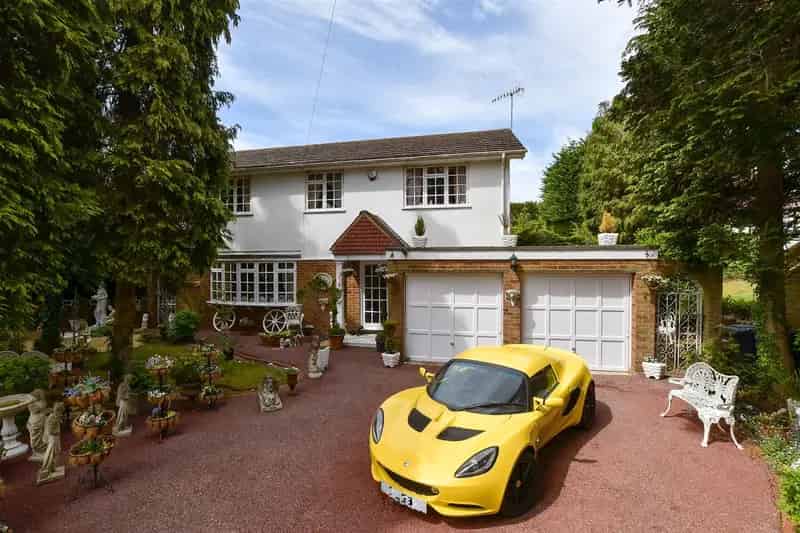 4 Bedroom Detached House For Sale Near Cranleigh