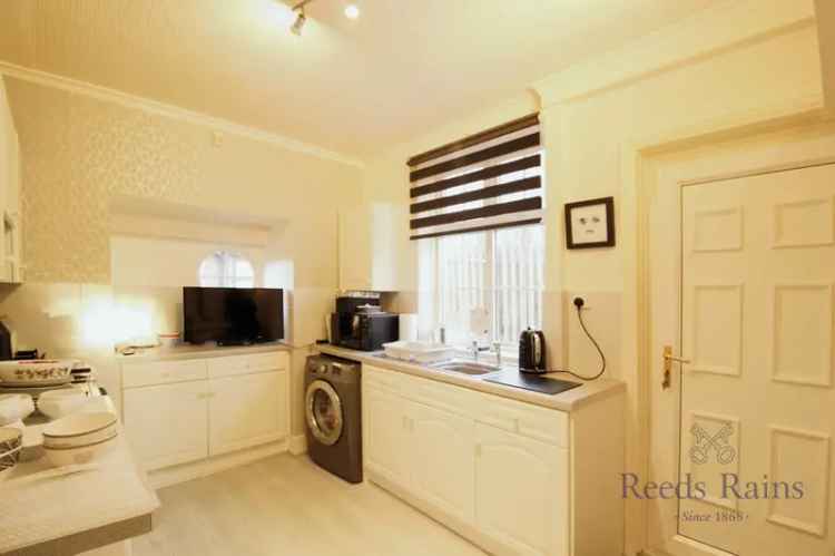 3 Bedroom Semi Detached House to Rent Seacroft LS14