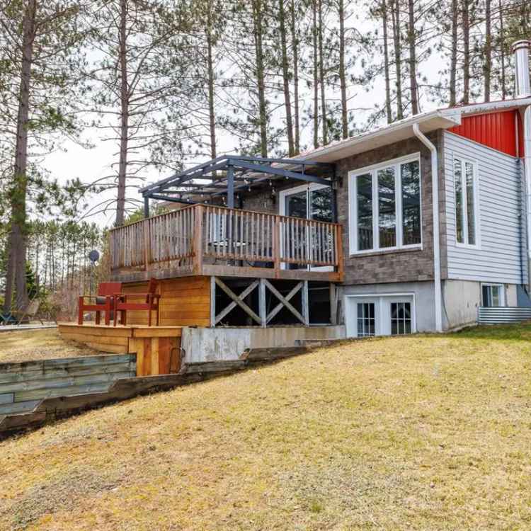 Stunning 4 Season Cottage for Sale Lièvre River